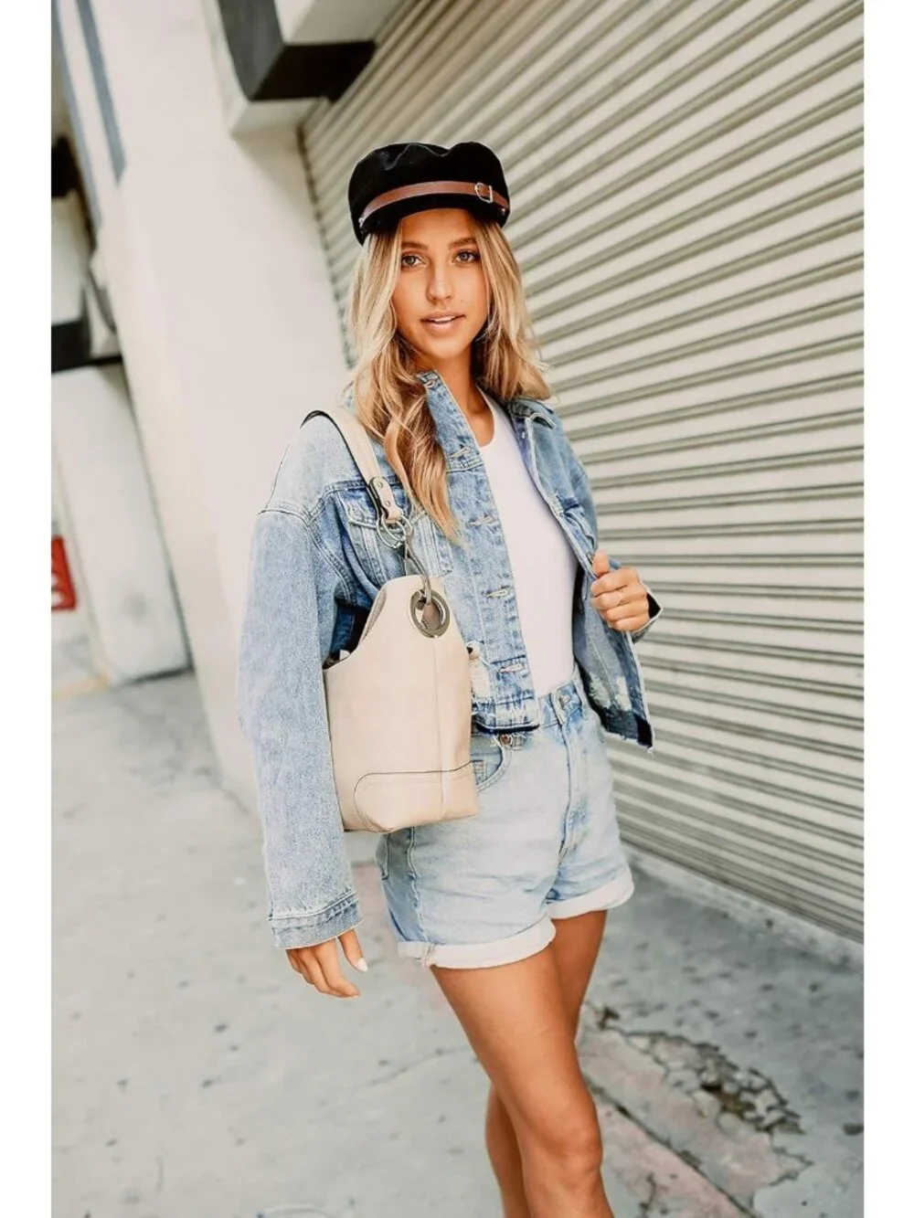Stylish Hobo Shoulder Bag with Chic Snap Hook Hardware - Perfect for Everyday